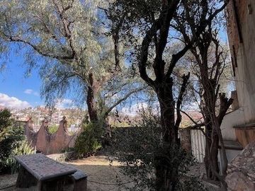 CASA ANTIGUA EN MARFIL CON INCREIBLE JARDIN