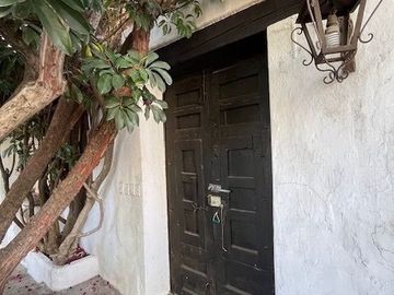 CASA ANTIGUA EN MARFIL CON INCREIBLE JARDIN
