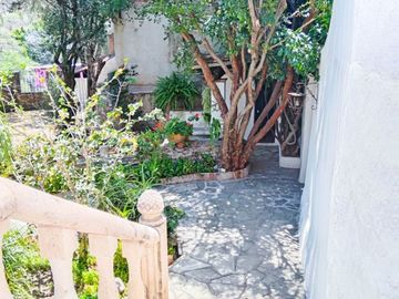 CASA ANTIGUA EN MARFIL CON INCREIBLE JARDIN