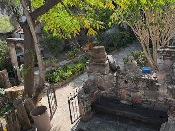 CASA ANTIGUA EN MARFIL CON INCREIBLE JARDIN