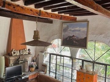 CASA ANTIGUA EN MARFIL CON INCREIBLE JARDIN