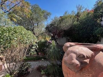 CASA ANTIGUA EN MARFIL CON INCREIBLE JARDIN