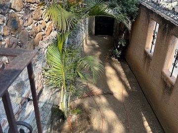 CASA ANTIGUA EN MARFIL CON INCREIBLE JARDIN