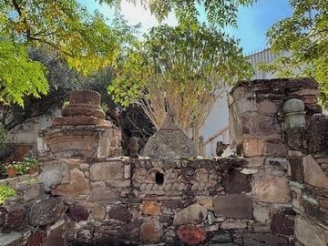 CASA ANTIGUA EN MARFIL CON INCREIBLE JARDIN