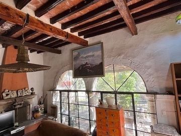 CASA ANTIGUA EN MARFIL CON INCREIBLE JARDIN