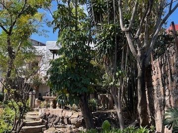 CASA ANTIGUA EN MARFIL CON INCREIBLE JARDIN