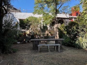 CASA ANTIGUA EN MARFIL CON INCREIBLE JARDIN