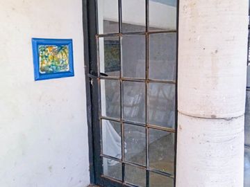 CASA ANTIGUA EN MARFIL CON INCREIBLE JARDIN