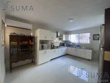 Casa en Venta en Col. Lomas de Rosales, Tampico Tamaulipas.