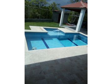 SAN CARLOS / LAS UVAS / CAMINO AL VALLE / 626m2 / CON PISCINA / VACIO