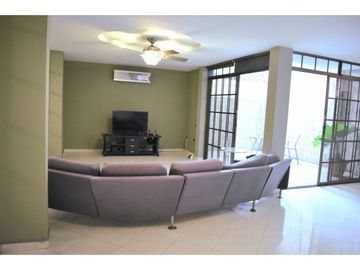 EL CANGREJO / RESIDENCIAL PRIVADO / 387m2 / 3 HABITACIONES / 2 NIVELES
