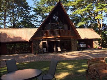 CERRO AZUL / FINCA PRIVADA / 2 CASAS / 4.5 HECTREAS / 3 HABITACIONES