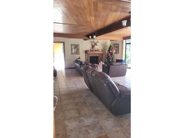 CERRO AZUL / FINCA PRIVADA / 2 CASAS / 4.5 HECTREAS / 3 HABITACIONES
