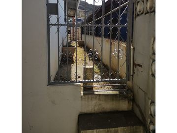 CASA PARA USO RESIDENCIAL O COMERCIAL / TUMBA MUERTO / 200m2 / 3 HABIT