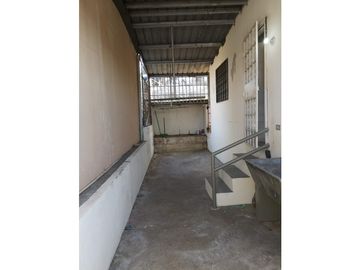 CASA PARA USO RESIDENCIAL O COMERCIAL / TUMBA MUERTO / 200m2 / 3 HABIT