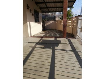 CASA PARA USO RESIDENCIAL O COMERCIAL / TUMBA MUERTO / 200m2 / 3 HABIT