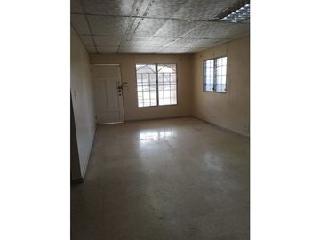CASA PARA USO RESIDENCIAL O COMERCIAL / TUMBA MUERTO / 200m2 / 3 HABIT