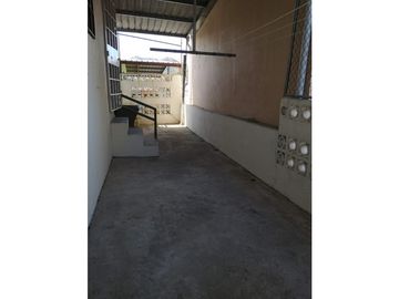 CASA PARA USO RESIDENCIAL O COMERCIAL / TUMBA MUERTO / 200m2 / 3 HABIT