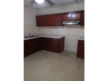 CASA PARA USO RESIDENCIAL O COMERCIAL / TUMBA MUERTO / 200m2 / 3 HABIT