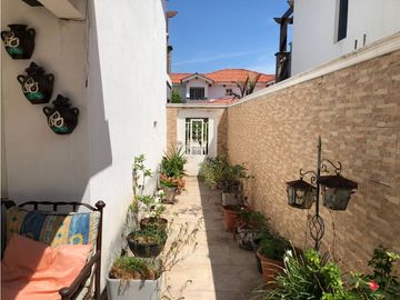 VERSALLES / QUINTAS DE VERSALLES / 276m2 /CON JARDN / 4 HABITAC.