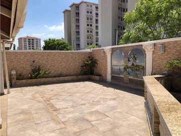 VERSALLES / QUINTAS DE VERSALLES / 276m2 /CON JARDN / 4 HABITAC.