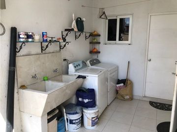 VERSALLES / QUINTAS DE VERSALLES / 276m2 /CON JARDN / 4 HABITAC.