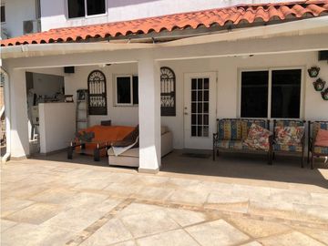 VERSALLES / QUINTAS DE VERSALLES / 276m2 /CON JARDN / 4 HABITAC.