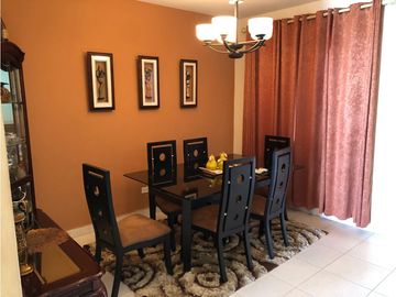 VERSALLES / QUINTAS DE VERSALLES / 276m2 /CON JARDN / 4 HABITAC.