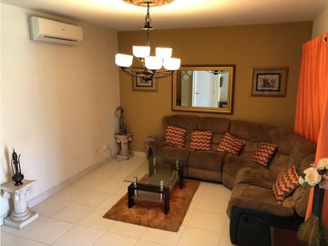 VERSALLES / QUINTAS DE VERSALLES / 276m2 /CON JARDN / 4 HABITAC.