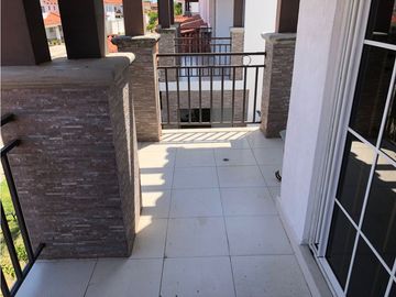VERSALLES / QUINTAS DE VERSALLES / 276m2 /CON JARDN / 4 HABITAC.