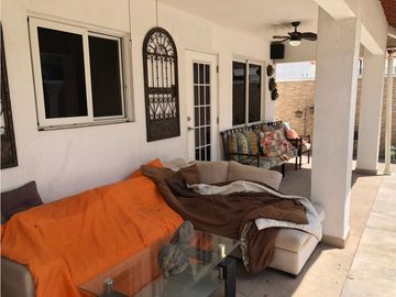 VERSALLES / QUINTAS DE VERSALLES / 276m2 /CON JARDN / 4 HABITAC.
