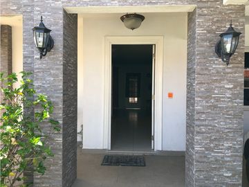 VERSALLES / QUINTAS DE VERSALLES / 276m2 /CON JARDN / 4 HABITAC.