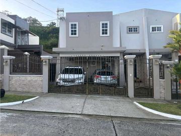 VENTA CASA DUPLEX EN BRISAS DEL GOLF