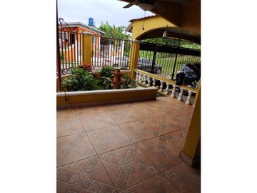 VENTA  DE CASA EN LAS CUMBRES