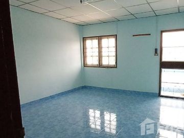 2 Bedroom Townhouse for sale at Thomthong