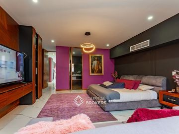 Casa de Lujo con Alberca en venta El Palomar una sola planta Sur