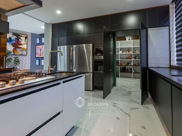 Casa de Lujo con Alberca en venta El Palomar una sola planta Sur