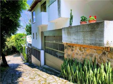 CASA  EN  EL COPORITO