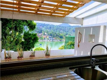 CASA  EN  EL COPORITO