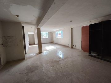Se Vende Local Comercial de 4 Pisos + Patio en Huamanga, Ayacucho