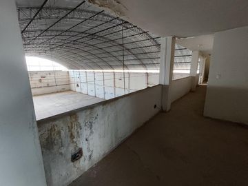 Se Vende Local Comercial de 4 Pisos + Patio en Huamanga, Ayacucho
