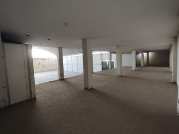 Se Vende Local Comercial de 4 Pisos + Patio en Huamanga, Ayacucho