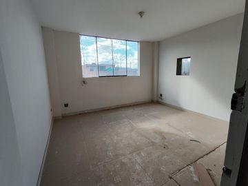 Se Vende Local Comercial de 4 Pisos + Patio en Huamanga, Ayacucho