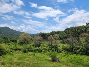 RANCHO EN VENTA EN VALLE DE BRAVO CON ARROYO