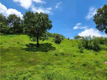 RANCHO EN VENTA EN VALLE DE BRAVO CON ARROYO