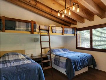 RESIDENCIA EN VENTA EN VALLE DE BRAVO DENTRO DE FRACCIONAMIENTO