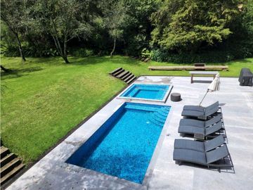 RESIDENCIA EN VENTA EN VALLE DE BRAVO DENTRO DE FRACCIONAMIENTO