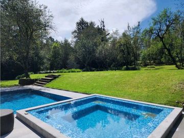 RESIDENCIA EN VENTA EN VALLE DE BRAVO DENTRO DE FRACCIONAMIENTO