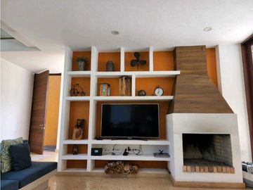 RESIDENCIA EN VENTA EN VALLE DE BRAVO DENTRO DE FRACCIONAMIENTO