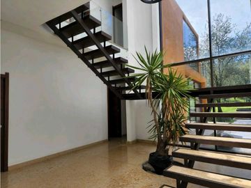 RESIDENCIA EN VENTA EN VALLE DE BRAVO DENTRO DE FRACCIONAMIENTO